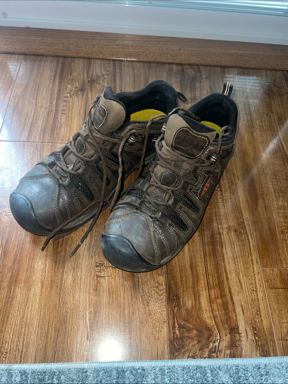 KEEN Men's Brown and Black work still toe shoes